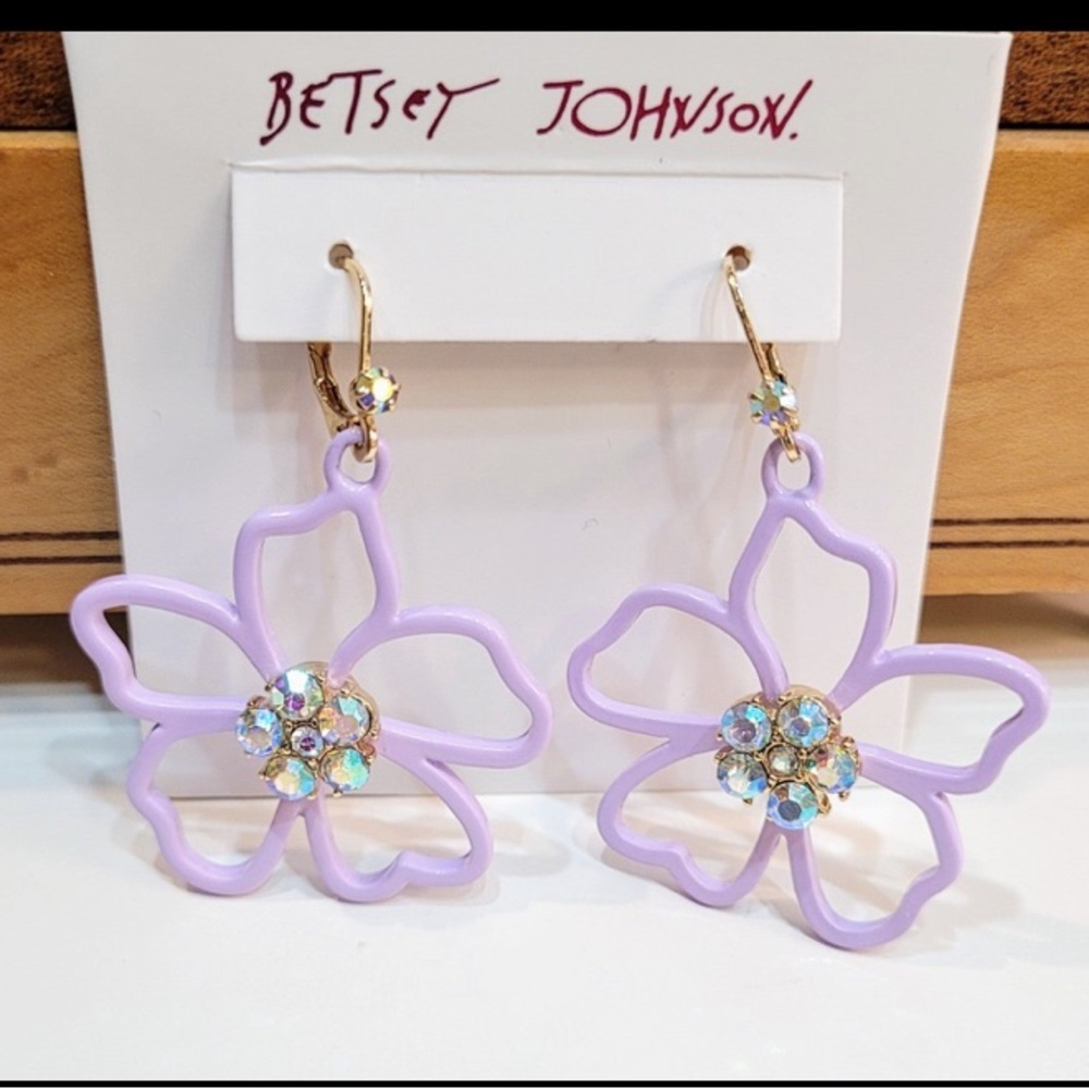 BETSEY JOHNSON Lilac-Purple Open Flower Earrings w/ Multiple Crystals Middle NWT